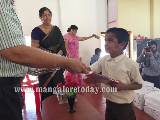 AWRT distributes books to Mannagudda school children 2